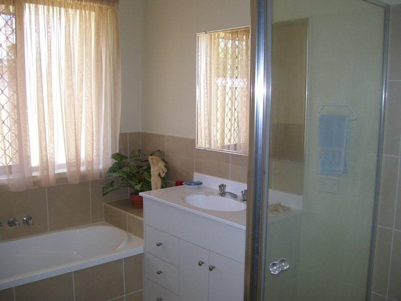 Unit 2/62 Pembridge Circuit, Urraween QLD 4655