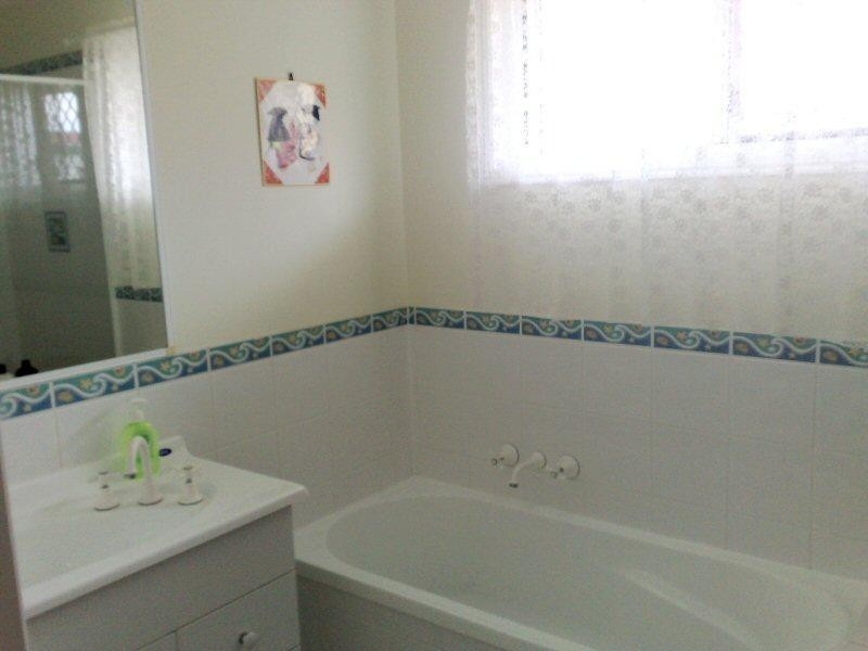 73 North Street, Point Vernon QLD 4655