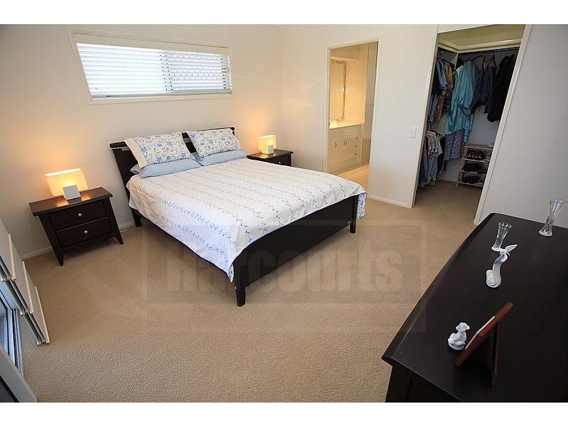 4 Mermaid Court, Eli Waters QLD 4655