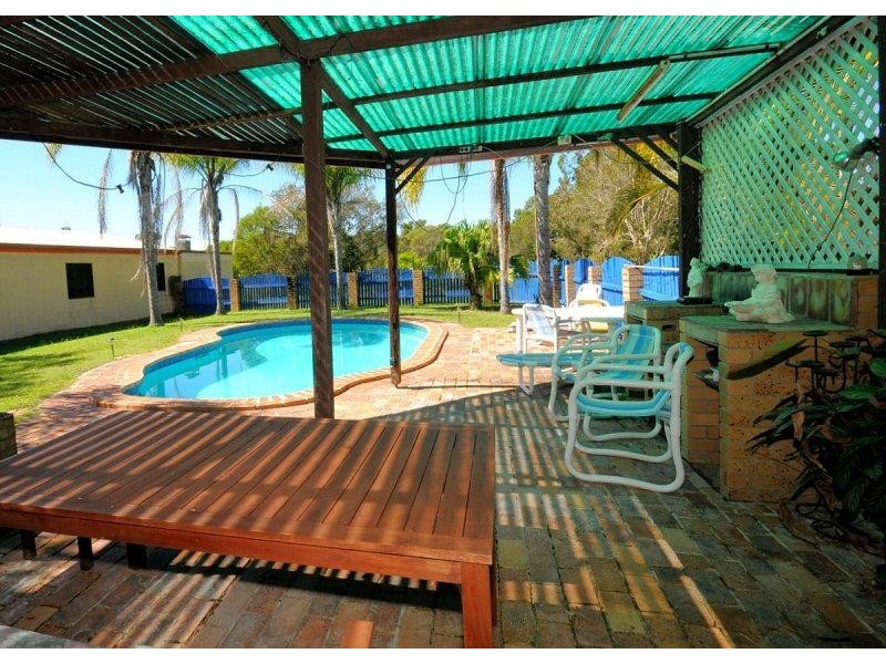 17 Senorita Parade, Urangan QLD 4655