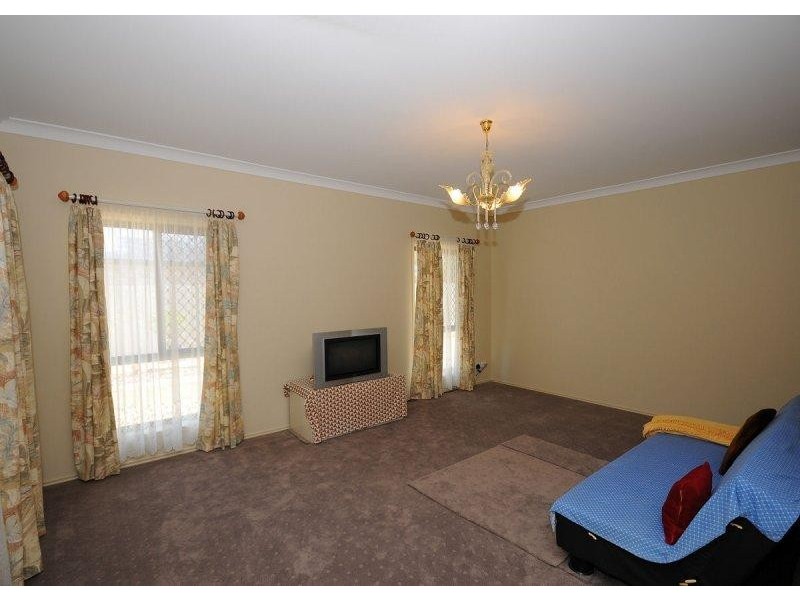 8 Stringybark Drive, Urangan QLD 4655