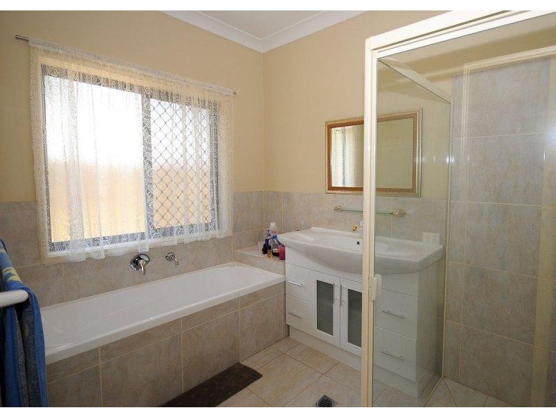 8 Stringybark Drive, Urangan QLD 4655