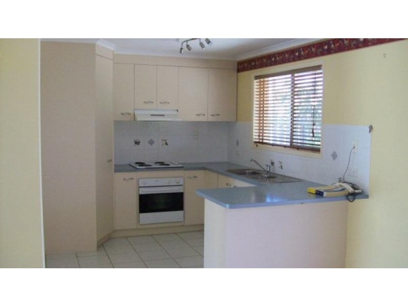 216 Pulgul Street, Urangan QLD 4655