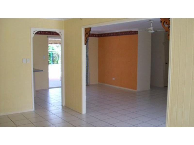 216 Pulgul Street, Urangan QLD 4655