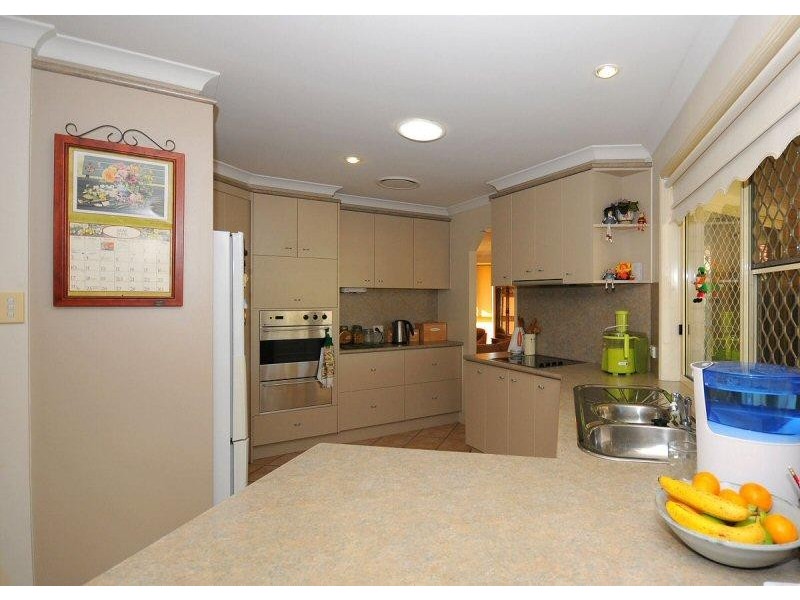 8 Delmo Court, Urraween QLD 4655