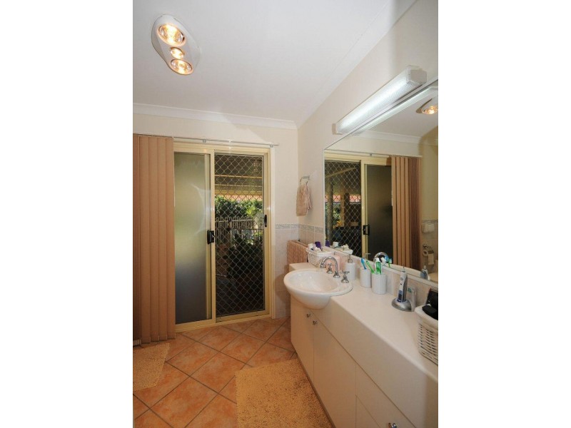 8 Delmo Court, Urraween QLD 4655
