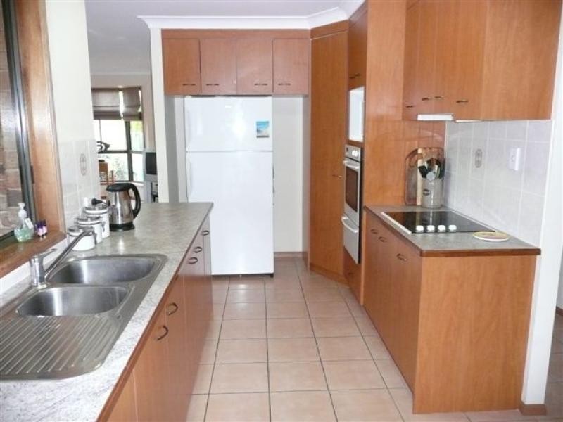 18 Hyperno Road, Point Vernon QLD 4655