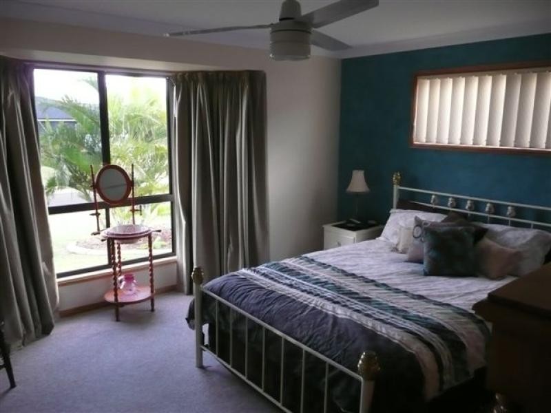 18 Hyperno Road, Point Vernon QLD 4655