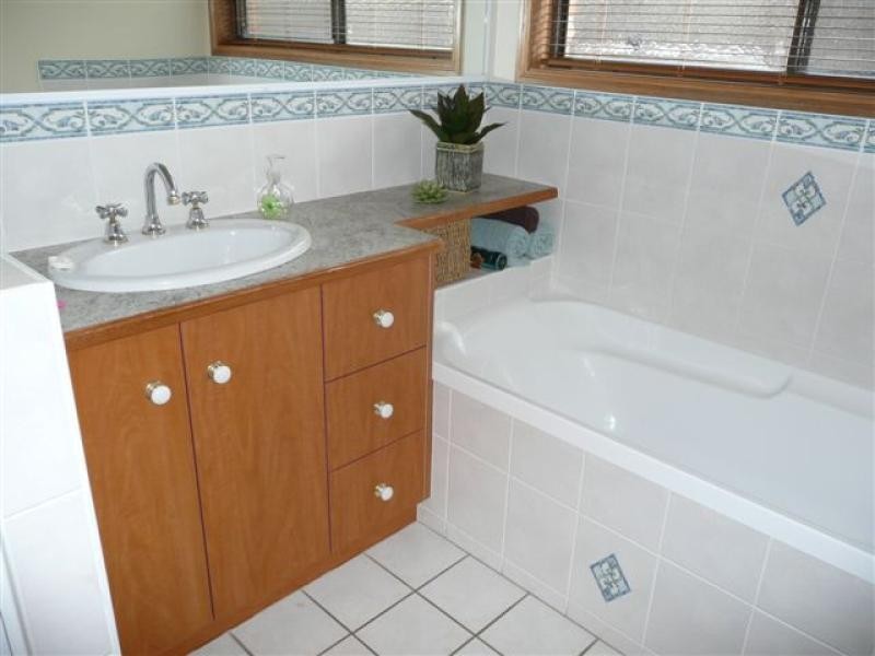 18 Hyperno Road, Point Vernon QLD 4655