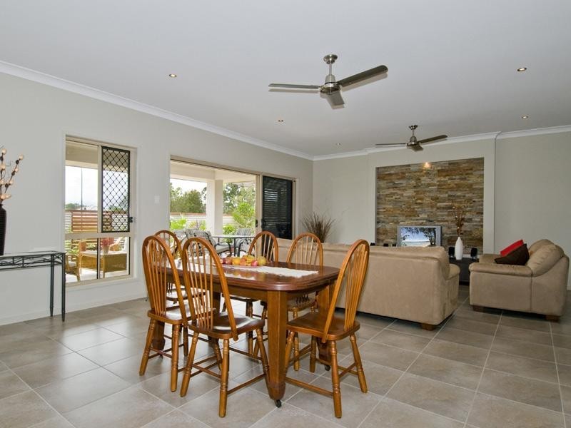 14 Oceanblue Boulevard, Pialba QLD 4655
