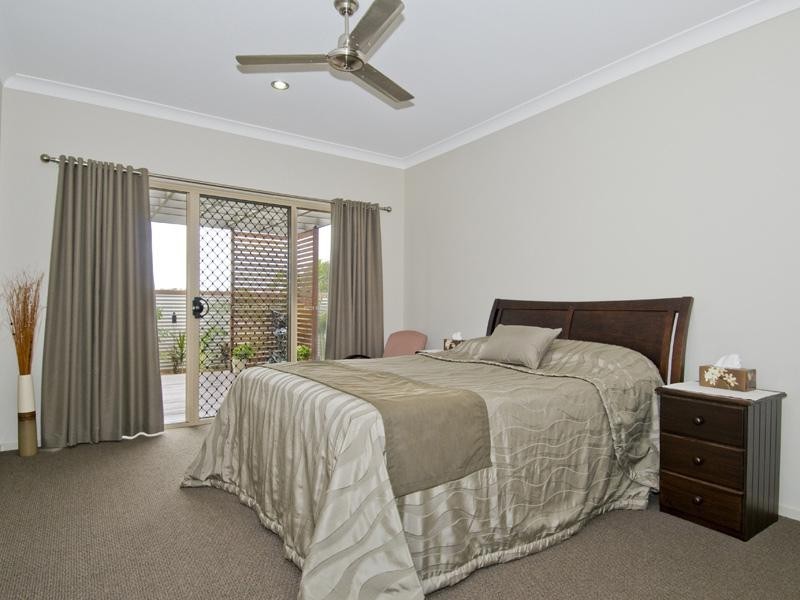 14 Oceanblue Boulevard, Pialba QLD 4655