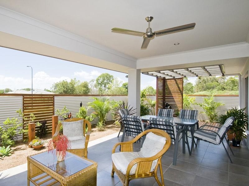 14 Oceanblue Boulevard, Pialba QLD 4655