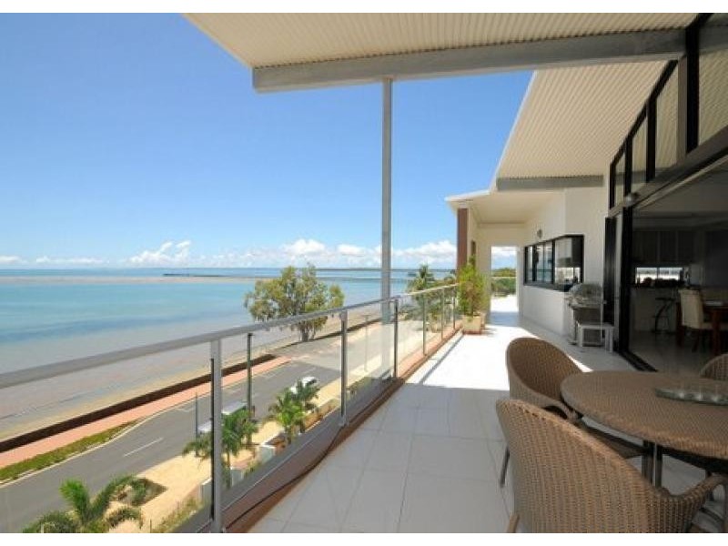 Apartment 17/558 Esplanade, Urangan QLD 4655