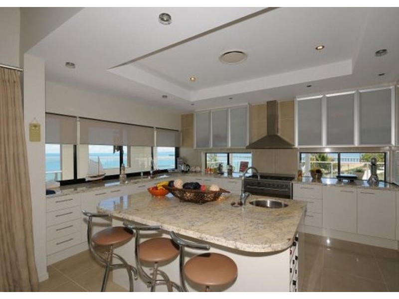 Apartment 17/558 Esplanade, Urangan QLD 4655