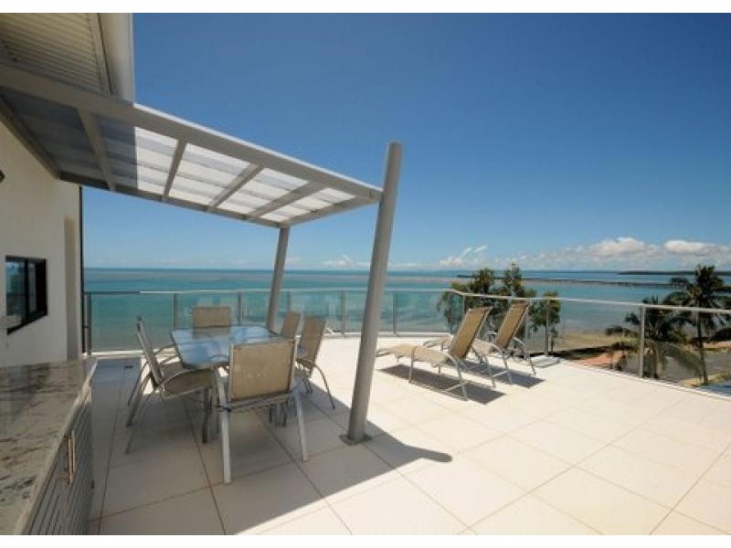 Apartment 17/558 Esplanade, Urangan QLD 4655