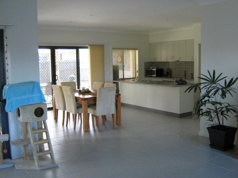 15 Amstal Avenue, Wondunna QLD 4655