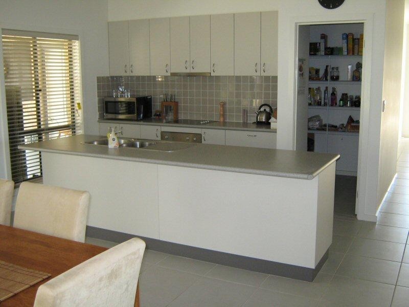 15 Amstal Avenue, Wondunna QLD 4655