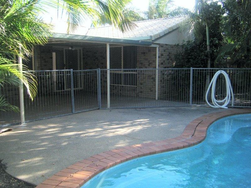11 Hood Street, Urangan QLD 4655