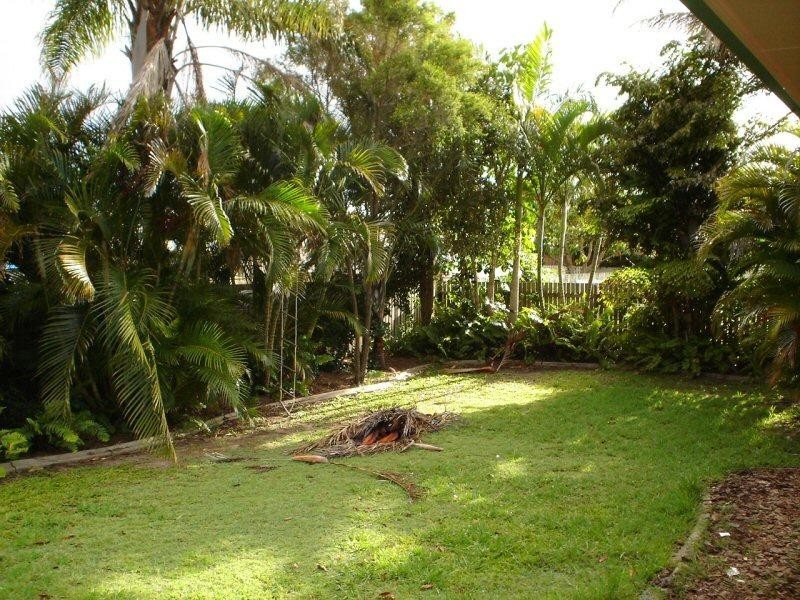 8 Vanda Street, Urangan QLD 4655