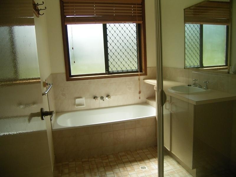 198 Elizabeth Street, Urangan QLD 4655