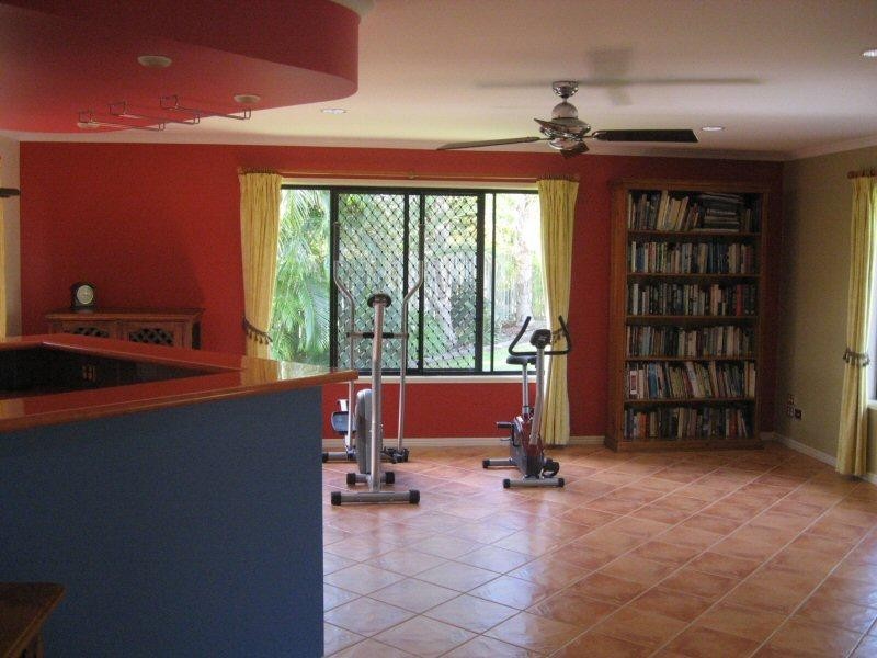 4 Neisler Court, Urraween QLD 4655