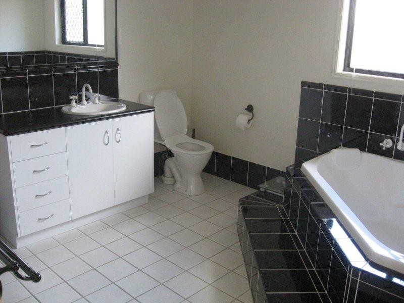 4 Neisler Court, Urraween QLD 4655