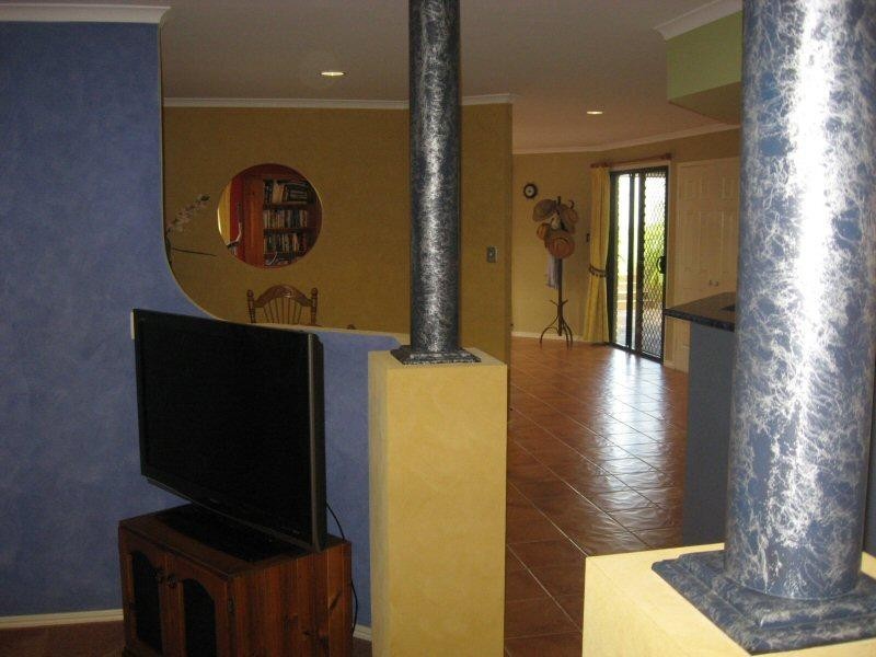 4 Neisler Court, Urraween QLD 4655