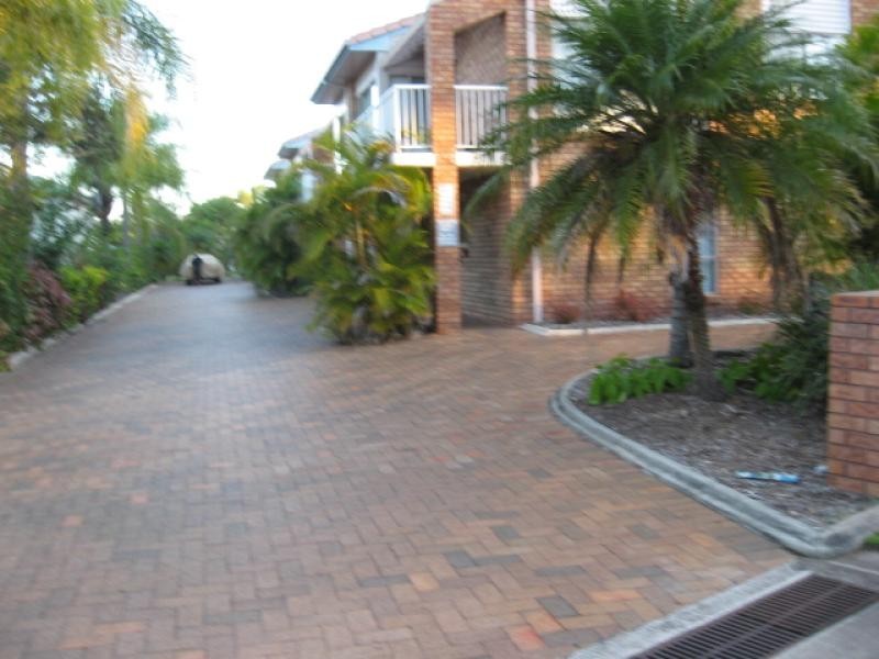 Unit 2/489 Esplanade, Torquay QLD 4655