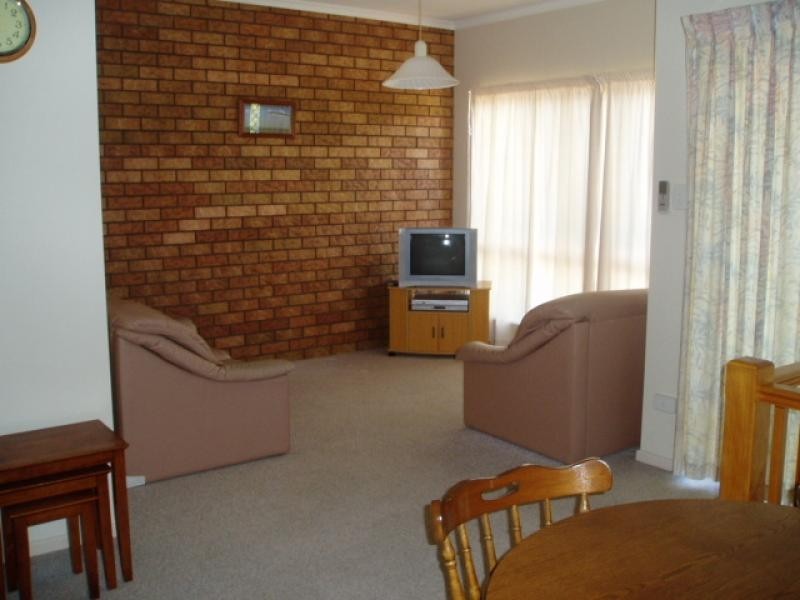 Unit 2/489 Esplanade, Torquay QLD 4655