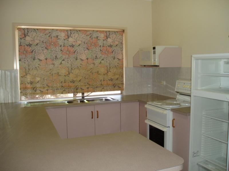 Unit 2/489 Esplanade, Torquay QLD 4655
