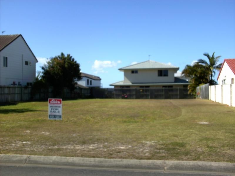 22 Skinner Crescent, Urangan QLD 4655