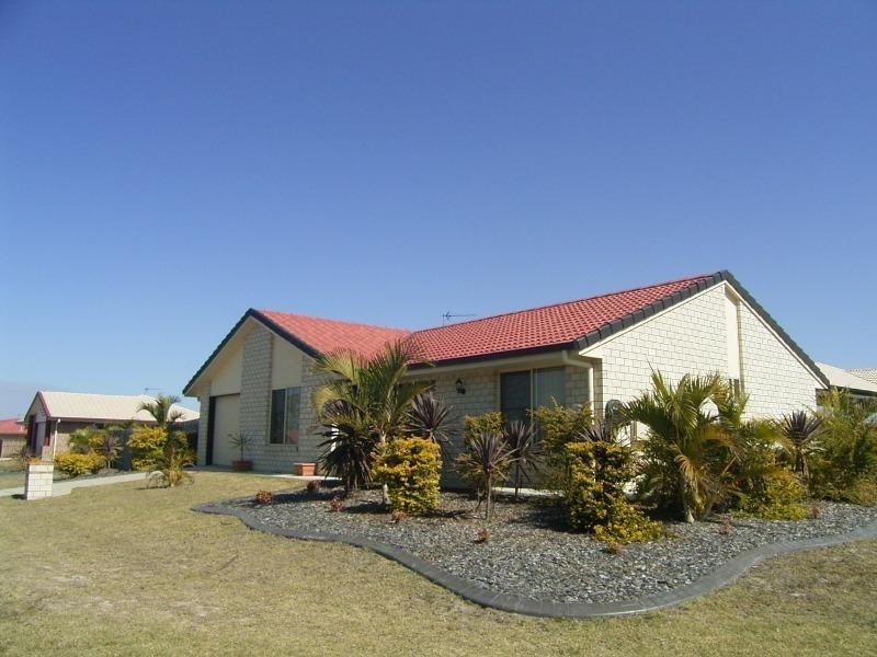 9 Moonstone Drive, Urangan QLD 4655