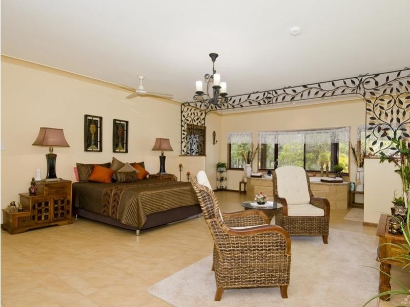25 Shore Road West, Hervey Bay QLD 4655