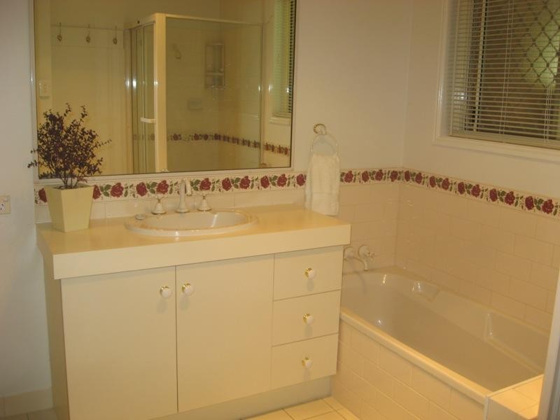 4 Austin Court, Point Vernon QLD 4655