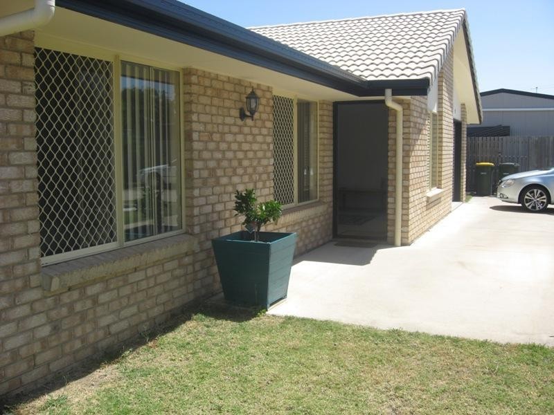 2/98 Bideford Street, Torquay QLD 4655