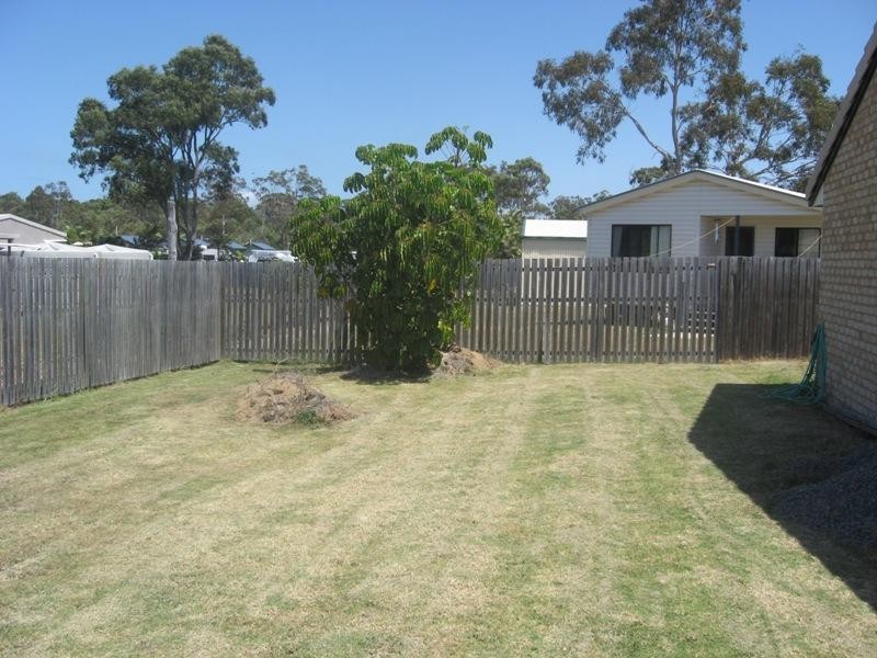 2/98 Bideford Street, Torquay QLD 4655