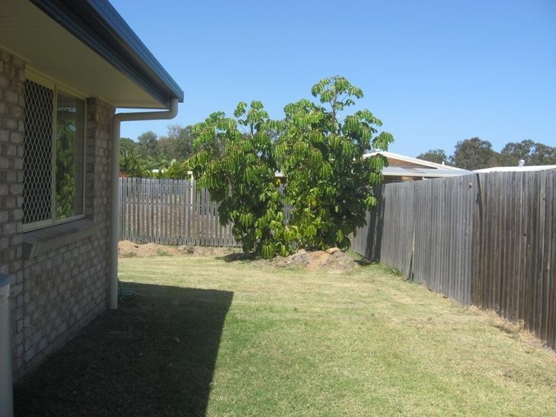 2/98 Bideford Street, Torquay QLD 4655