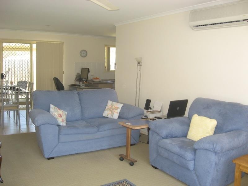2/98 Bideford Street, Torquay QLD 4655