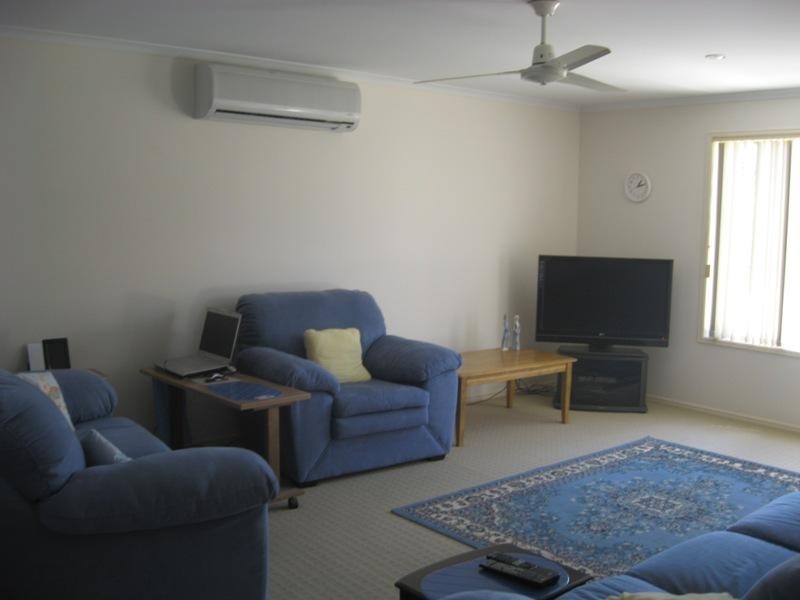 2/98 Bideford Street, Torquay QLD 4655