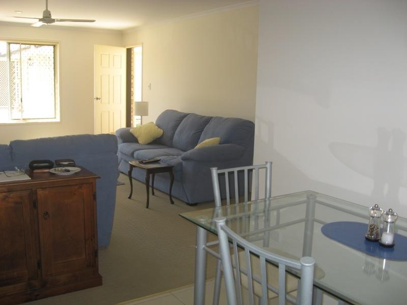 2/98 Bideford Street, Torquay QLD 4655