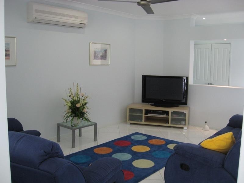 14 Harrison Circuit, Urangan QLD 4655