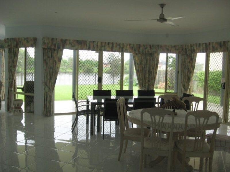 14 Harrison Circuit, Urangan QLD 4655