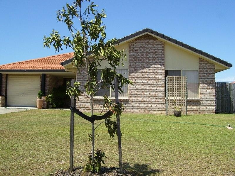 18 Kirton Road, Point Vernon QLD 4655