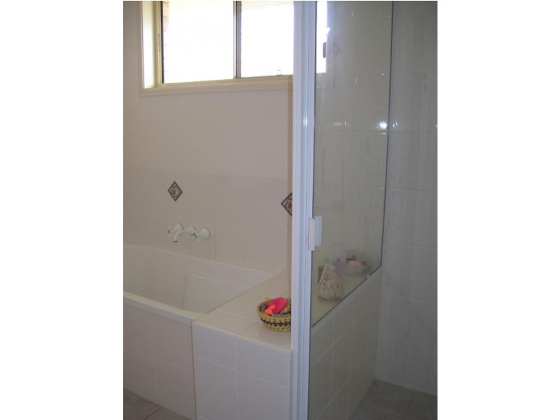 18 Kirton Road, Point Vernon QLD 4655