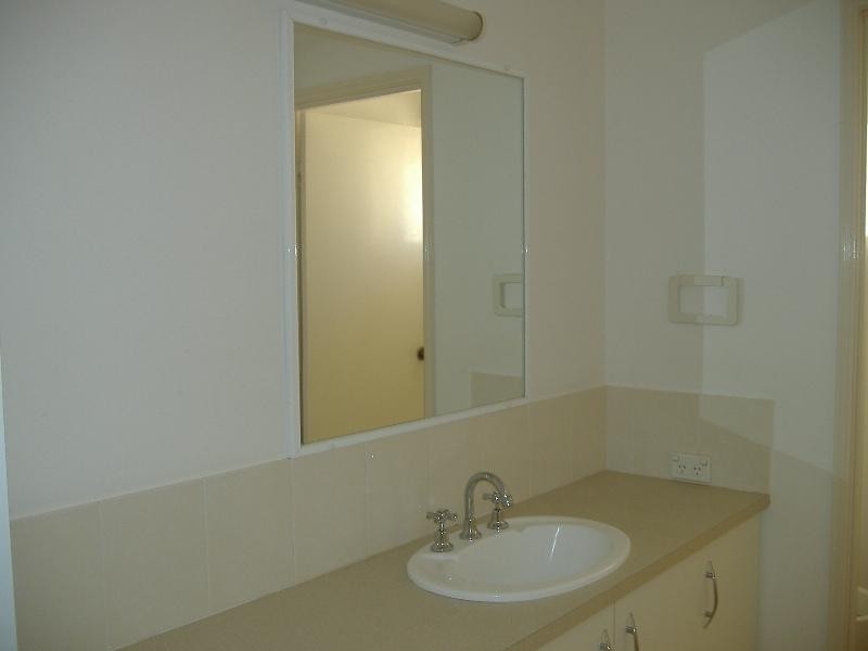 6 Vicki Parade, Torquay QLD 4655