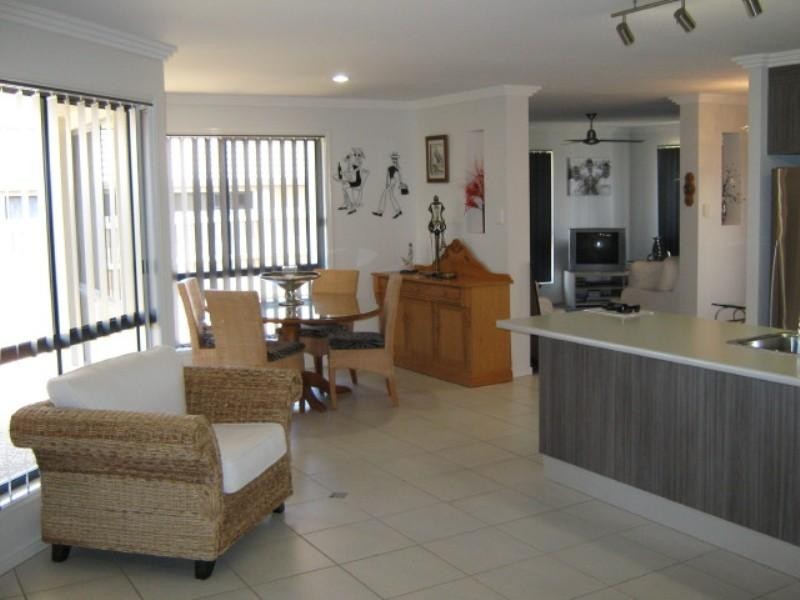 1 McIntyre Court, Urraween QLD 4655