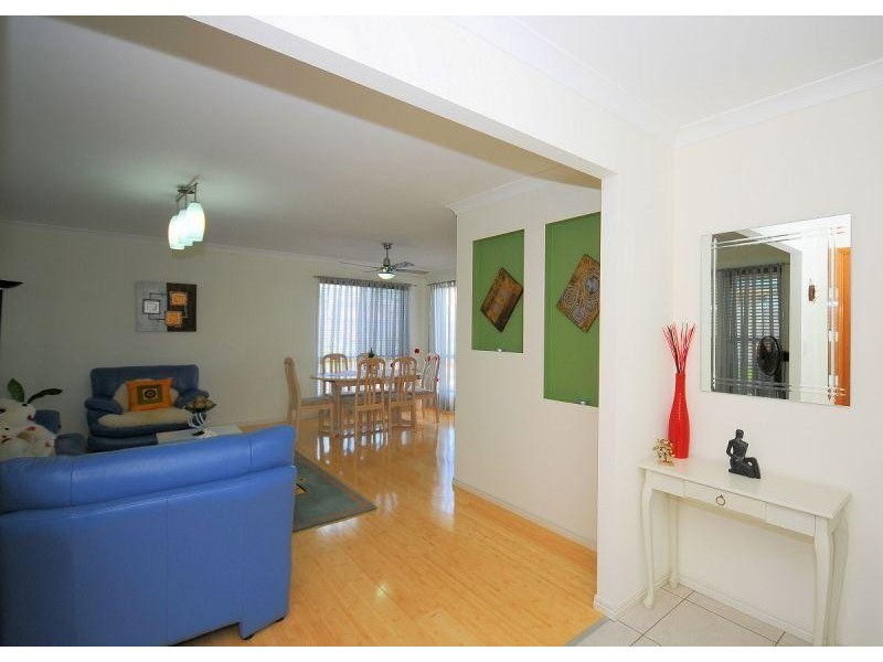 4 Montrose Close, Point Vernon QLD 4655