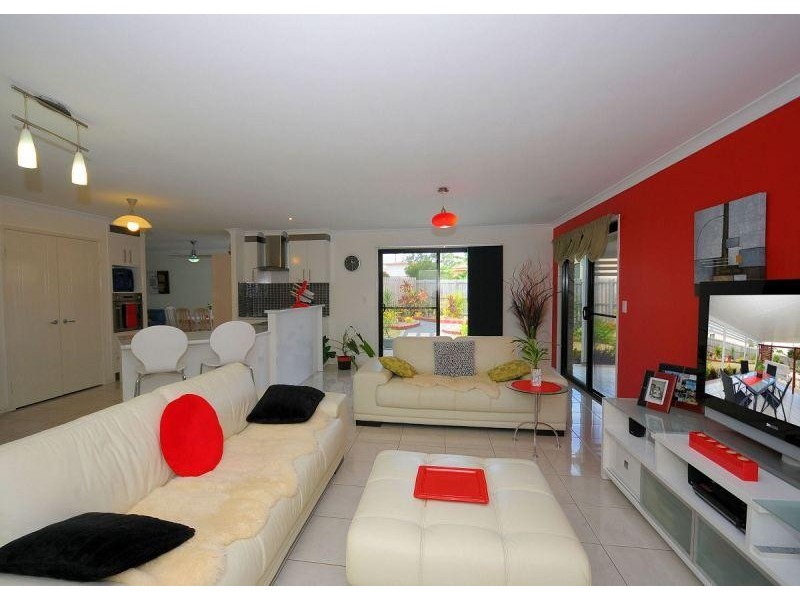 4 Montrose Close, Point Vernon QLD 4655