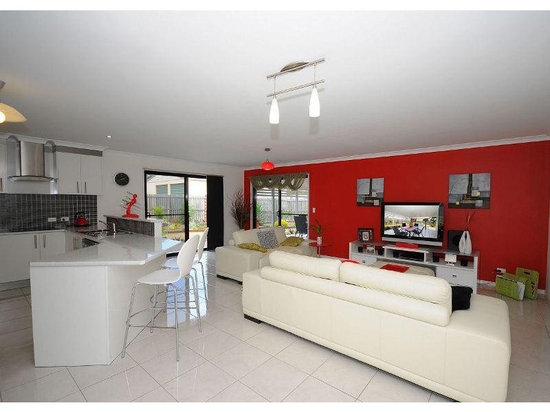 4 Montrose Close, Point Vernon QLD 4655