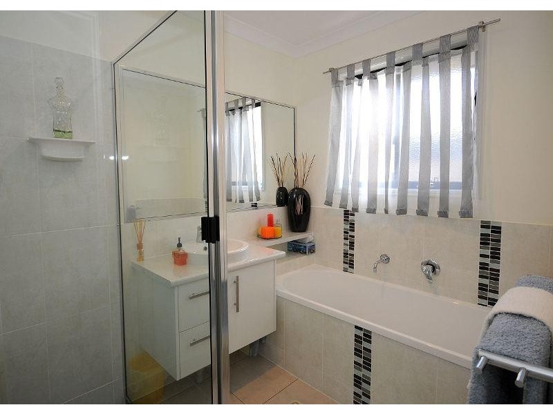 4 Montrose Close, Point Vernon QLD 4655